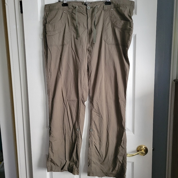 Green Cargo Pant - Picture 1 of 13